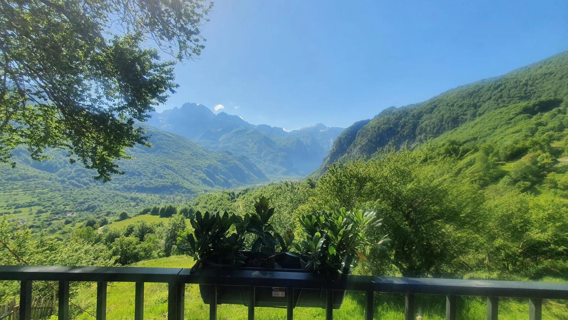 Guest house Villa Davisol Theth